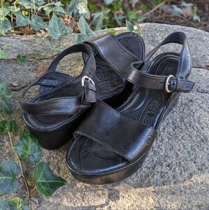Born Platform Black Sandles